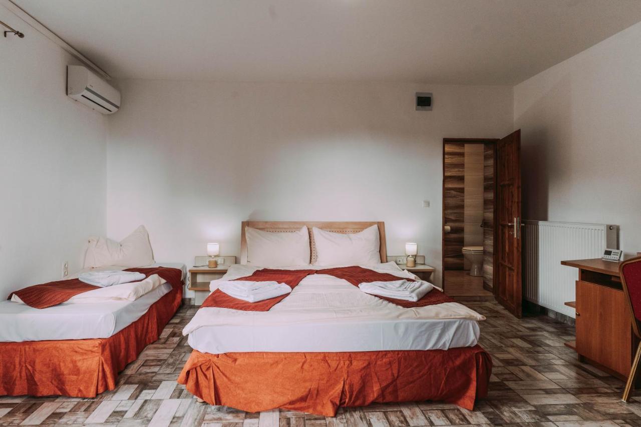 בלטונפנבש Pelso Wellness Hotel מראה חיצוני תמונה